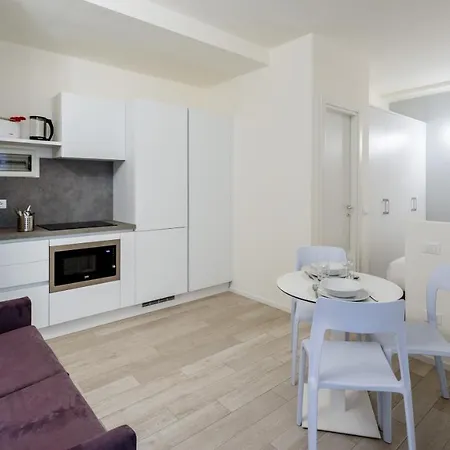 Italianway - The B Village Business Apartmán *