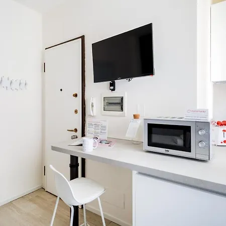 Italianway - The B Village Business Apartmán *